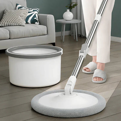 Rotirajući mop sa kofom koja se sama čisti