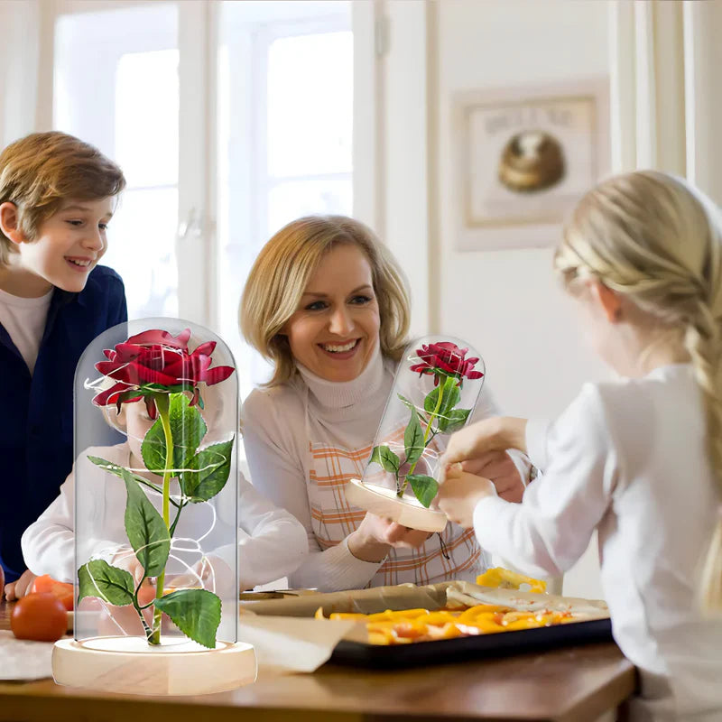 Vječna svjetleća ruža u staklenom zvonu